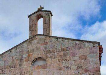 Rubato crocifisso in chiesa Atzara durante Autunno in Barbagia