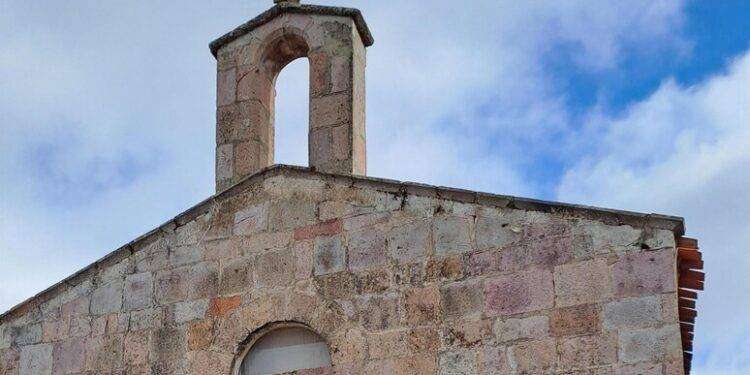 Rubato crocifisso in chiesa Atzara durante Autunno in Barbagia