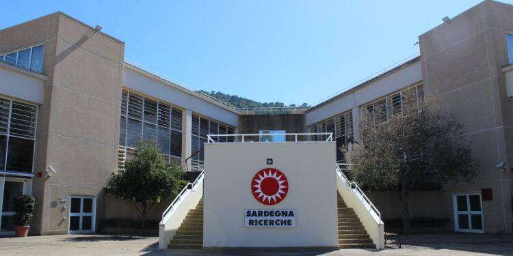 “Evitare nuove pandemie”, il mondo della virologia insieme alle case farmaceutiche si trova a Pula