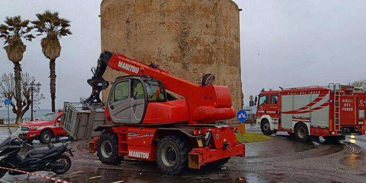 Travolta e uccisa da un’autogru ad Alghero, stava attraversando