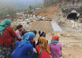 Tutti salvi i 41 operai intrappolati nel tunnel in India