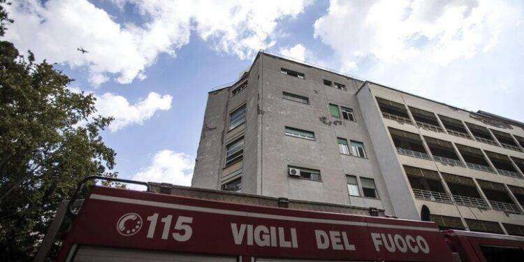 Incendio in ospedale Umberto I a Roma: evacuato Pronto Soccorso