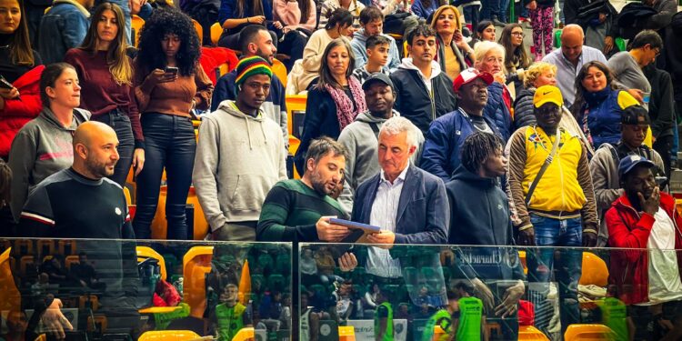 “Junts”, tanti algheresi ospiti della Dinamo Banco di Sardegna