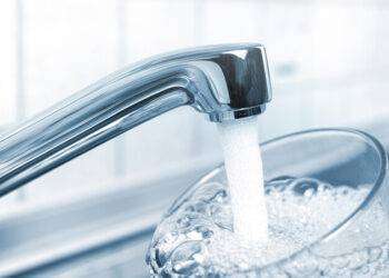 L’acqua del rubinetto fa venire i calcoli renali?