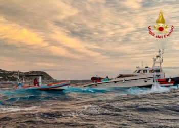 Geremeas, imbarcazione rischia di affondare: in azione la Guardia Costiera e i Vigili del Fuoco