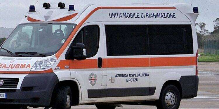 In scooter contro un’auto, grave una 16enne a Cagliari