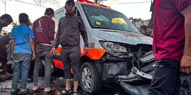 Croce Rossa, a Gaza nord solo 5 ambulanze, le altre distrutte: uccisi oltre 200 operatori sanitari