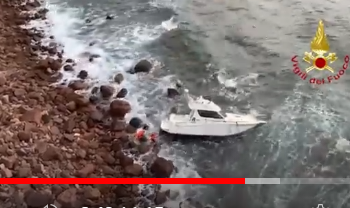 Barca alla deriva finisce sugli scogli tra Bosa e Alghero