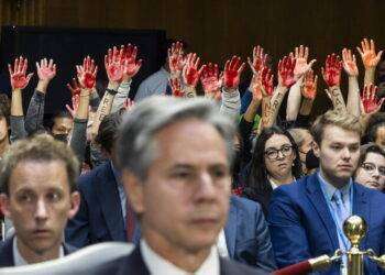 Proteste anti-Israele all’audizione di Blinken e Austin al Congresso