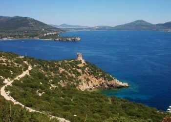Sigilli della Forestale al cantiere edile Eurotel di Capo Caccia