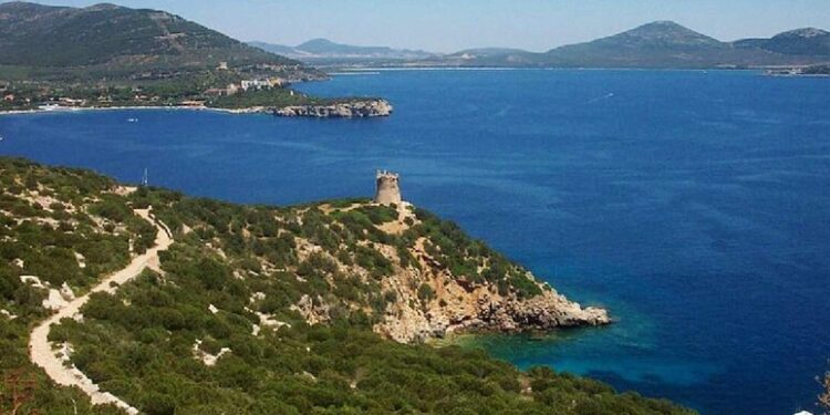 Sigilli della Forestale al cantiere edile Eurotel di Capo Caccia