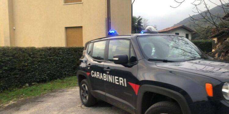 Anziana trovata morta in casa, grave il marito