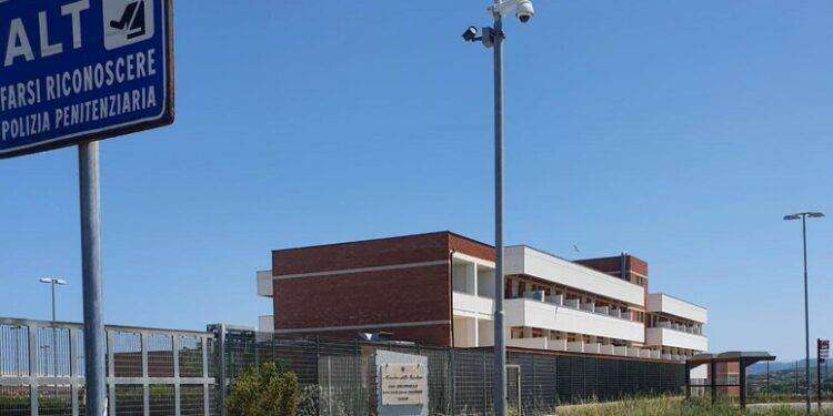 Carceri: un’ispettrice e due agenti aggrediti a Sassari
