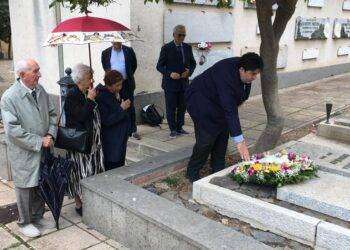 Il presidente Solinas e l’assessore Lai rendono omaggio alle tombe degli ex presidenti della Regione