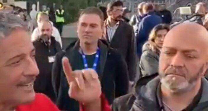 Viva Rai2, vicino a Fiorello uomo della sicurezza con celtica al collo