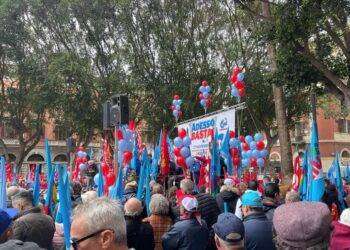 Seimila in piazza a Cagliari per sciopero generale Cgil-Uil