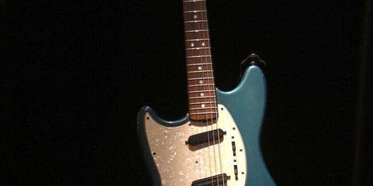 L’ultima chitarra di Kurt Cobain all’asta per 1,5 mln di dollari