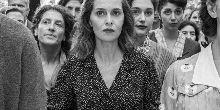 Tutti pazzi per Cortellesi, il cinema italiano sugli scudi