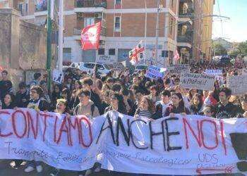 Corteo studenti Cagliari, ‘scuole a norma e trasporti efficienti’
