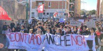 Corteo studenti Cagliari, ‘scuole a norma e trasporti efficienti’