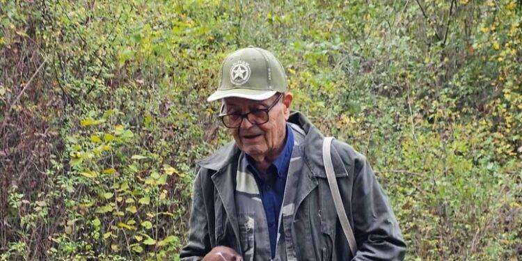 Decano dei cavatori di tartufo, cane e vanghino da 70 anni