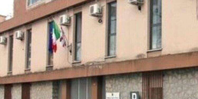 Non rispetta divieto di avvicinarsi alla ex, arrestato 20enne