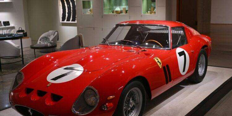 Una Ferrari del 1962 è stata venduta all’asta a 51,7 milioni di dollari