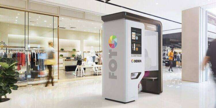 L’antenata del selfie si rifà il look, nasce la nuova cabina fototessera