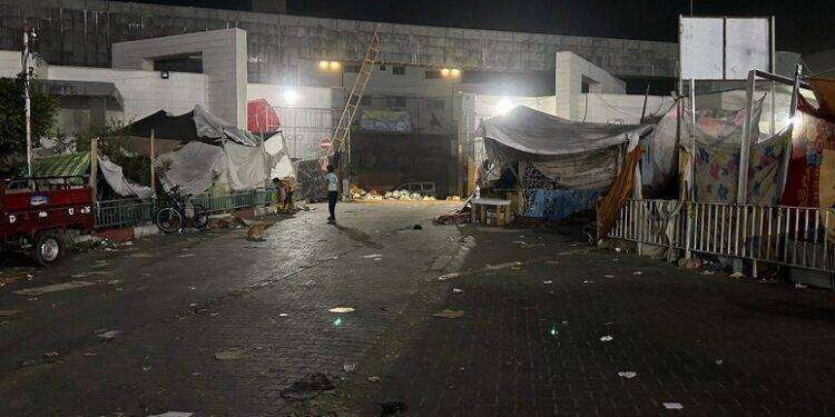 L’esercito del regime sionista israeliano entra nell’ospedale al Shifa, crimine contro l’umanità