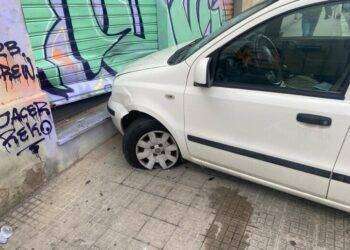 Travolte da un’auto sul marciapiede a Cagliari, gravi due donne