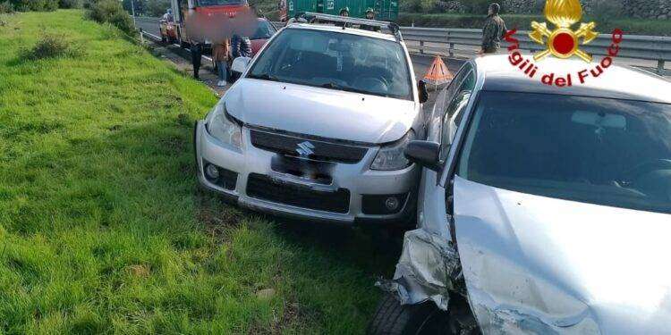 Oristano, scontro tra tre auto: feriti trasportati in ospedale