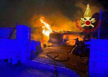 Sassari, fiamme in un deposito edile