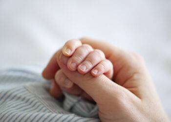 Mamma con il cuore a destra partorisce bambina