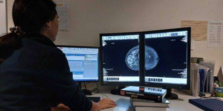 Cagliari, mammografo con mezzo di contrasto per diagnosi precoci