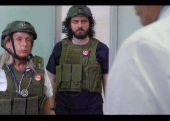 Elmetto e giubbotto antiproiettile, video shock dei medici di Napoli