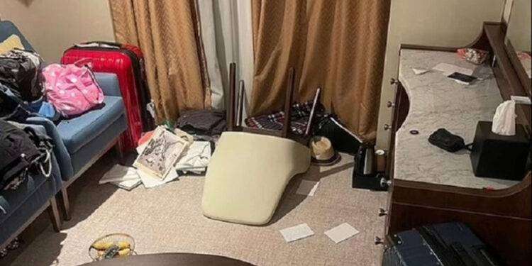 Crociera choc, nave nella tempesta e 150 feriti: “C’erano onde alte nove metri”