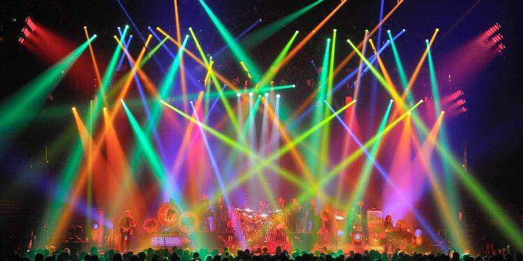 Turismo, bando per contributi ai Comuni per il ‘Cartellone degli eventi di Capodanno 2023’