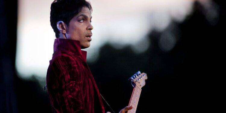His Purpleness, all’asta il guardaroba di Prince
