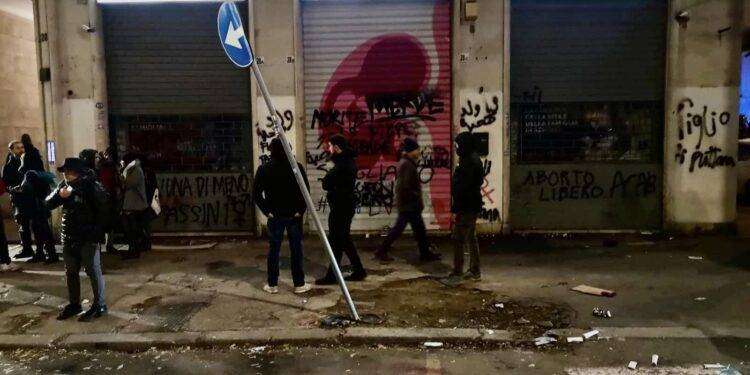 25 novembre: corteo Roma, assaltata sede di Pro Vita