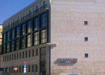 Si presenta in questura col passaporto falso, migrante arrestato