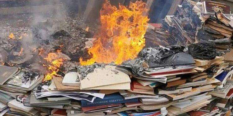 Sorpresi a bruciare rifiuti, due denunciati dalla Forestale