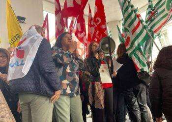 Scuola: docenti e sindacati in piazza contro i tagli