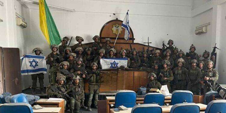 Follia sionista, le truppe del regime israeliano occupano il Parlamento di Gaza City