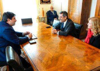 Il presidente Solinas riceve a villa Devoto l’ambasciatore di Spagna Fernández-Palacios Martinez