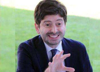 Speranza e Magrini indagati: hanno taciuto gli effetti avversi del vaccino