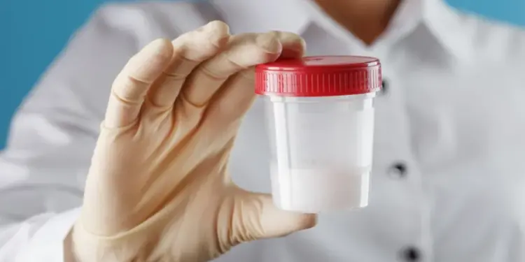 Cercasi sperma da uomo non vaccinato contro il Covid, è un boom di richieste