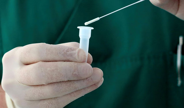 Si rifiuta di fare il tampone e non viene operata: la donna querela