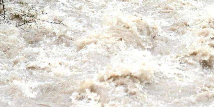 Torrenti esondano in Valgrisenche, chiusa la strada regionale