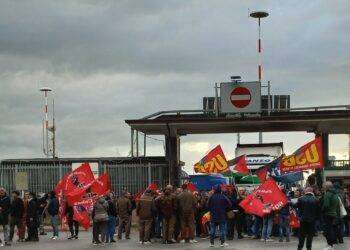 Bloccato ingresso del Porto di Salerno per protestare contro l’arrivo di una nave della compagnia israeliana ZIM