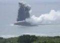 Giappone, eruzione di un vulcano sottomarino crea una piccola isola